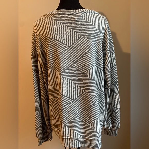Ellen Tracy grey and white sweater XXL - Picture 3 of 7